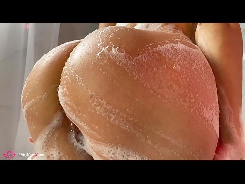 ❤️ Morena masturba o coño cun vibrador ata un orgasmo intenso na ducha Vídeo de puta  en nós ❌️